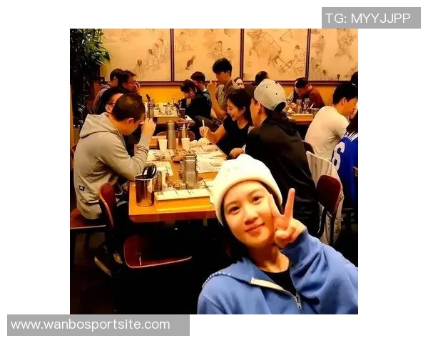 杨瀚森与女友首次同框合影凯尔登赛后甜蜜瞬间引发热议